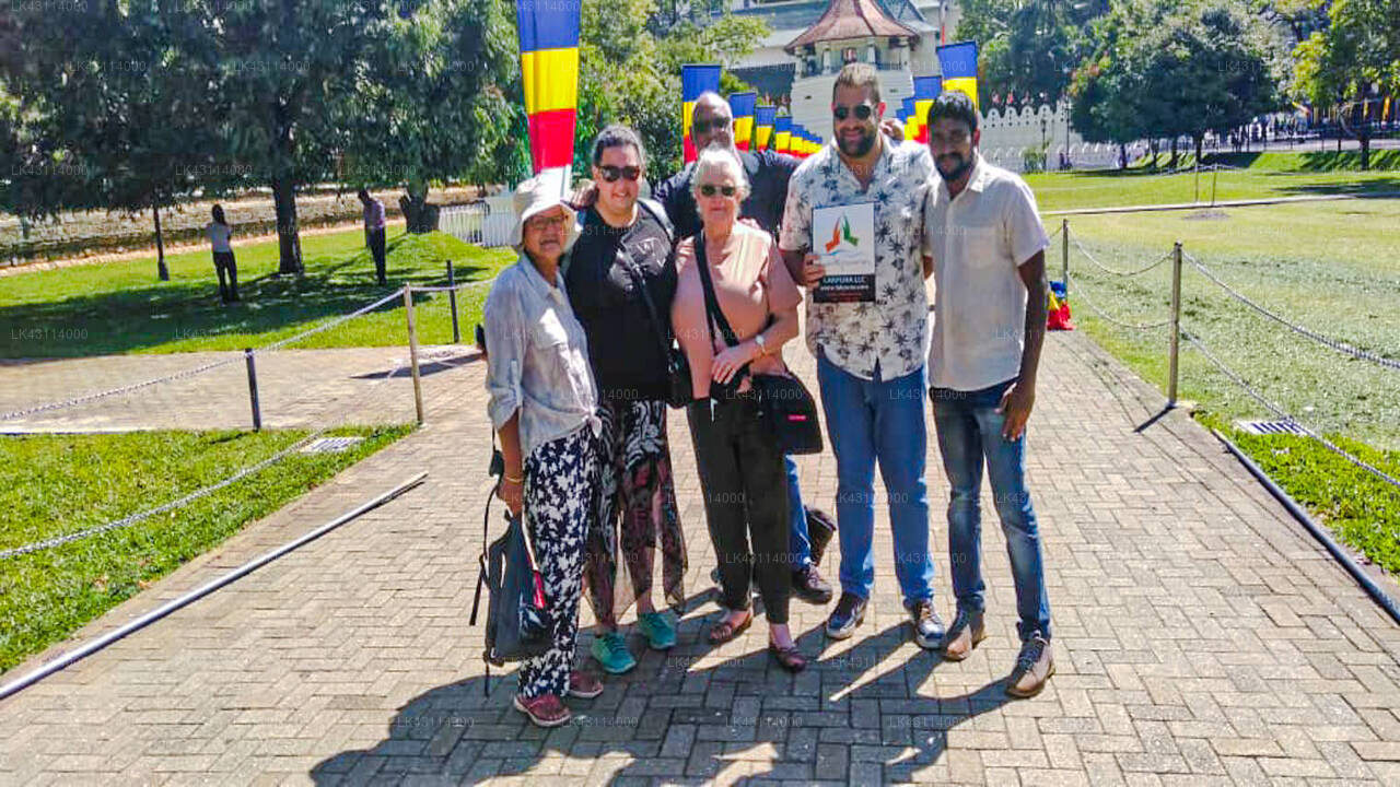 Transfer between Colombo Airport (CMB) and Park Rest Niwasa, Hatton