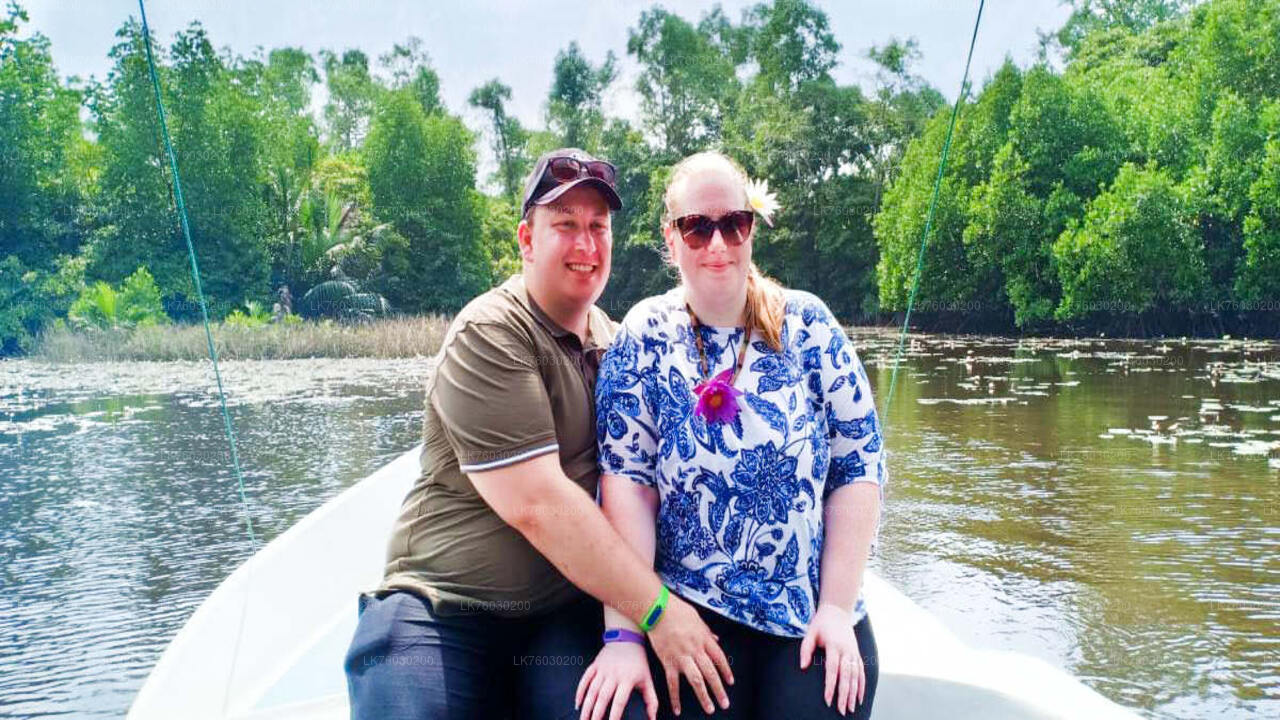 බෙන්තර ගඟේ බෝට්ටු සෆාරිය