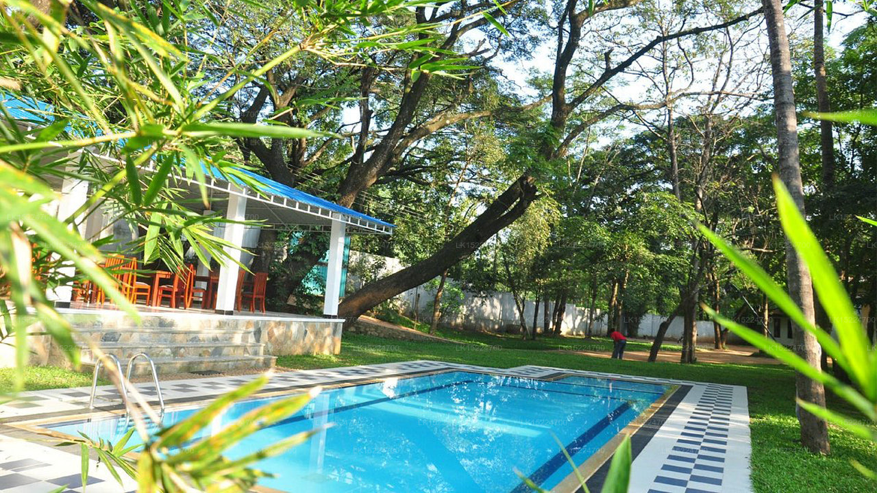 Grand Kalundawa Waterfront Resort, Dambulla