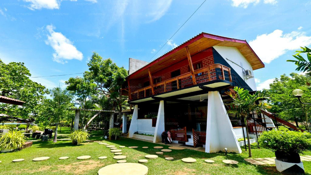 Eco Hotel Black & White, Anuradhapura