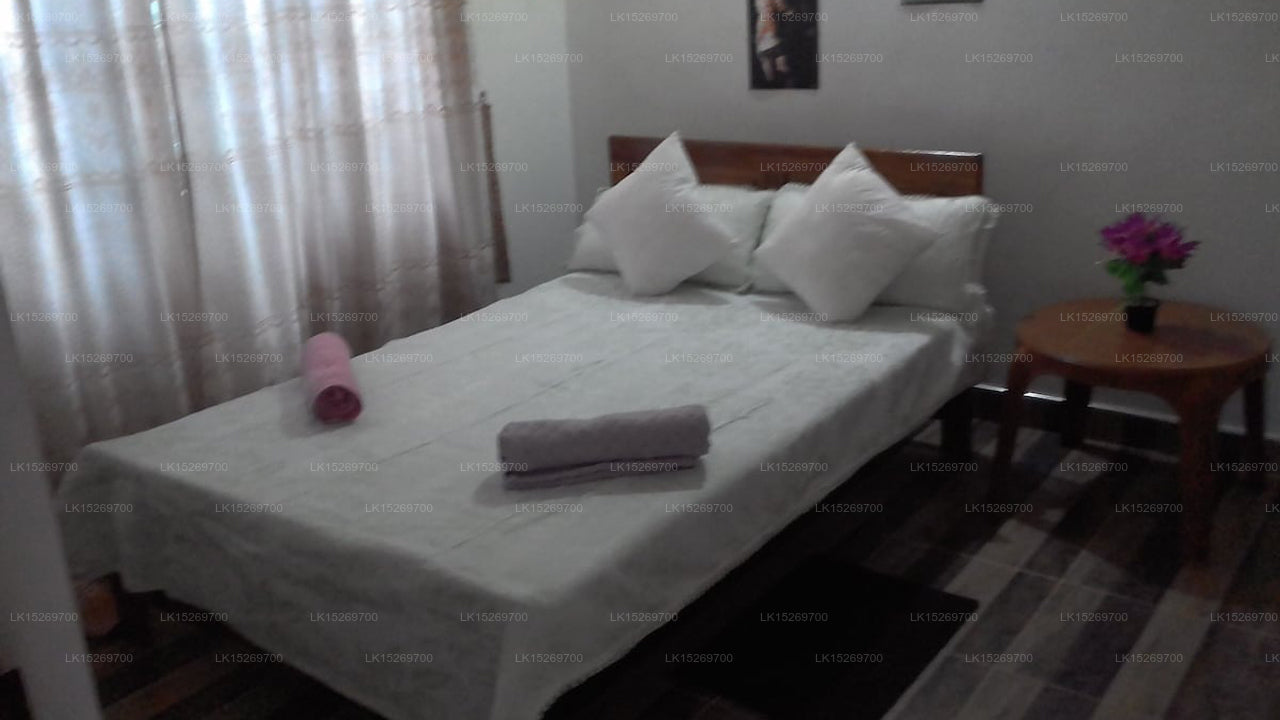 The Lake Breeze, Habarana