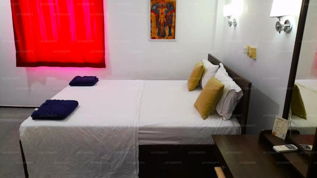 Sea Breeze Hotel, MIrissa