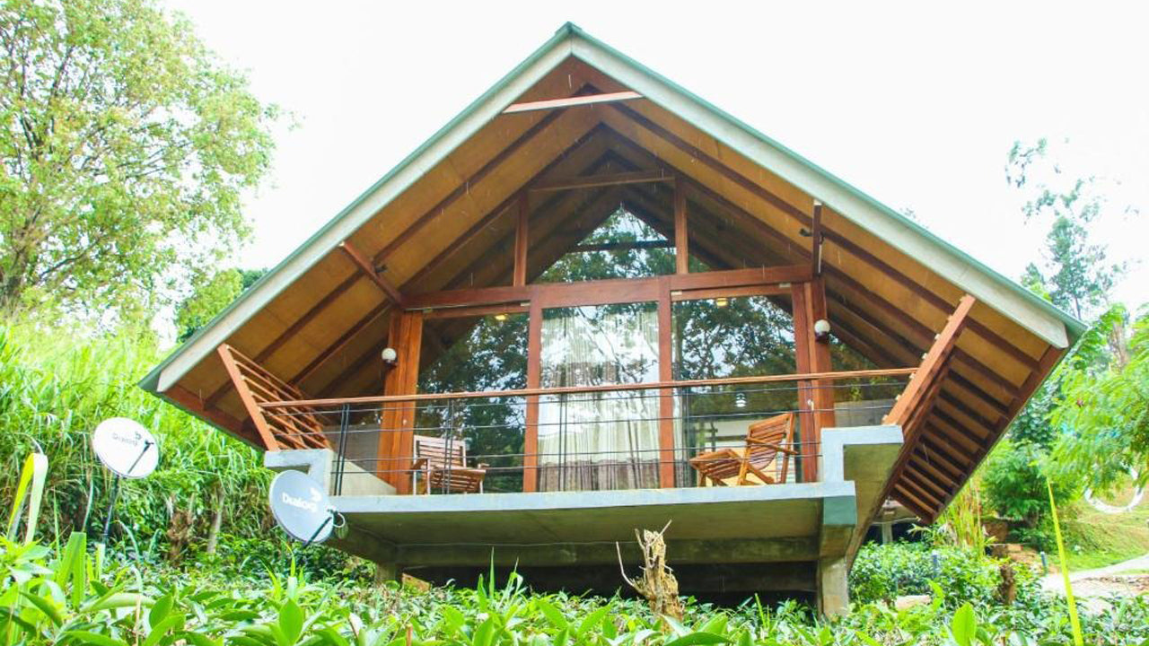 Aloft Grand Hotel, Ella