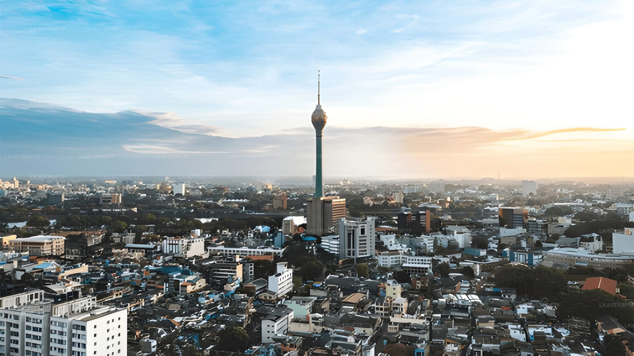 කොළඹ සිට සීගිරිය දක්වා පෞද්ගලික මාරුව සමග දර්ශන නැරඹීමේ නැවතුම් පහසුකම් සහිතව