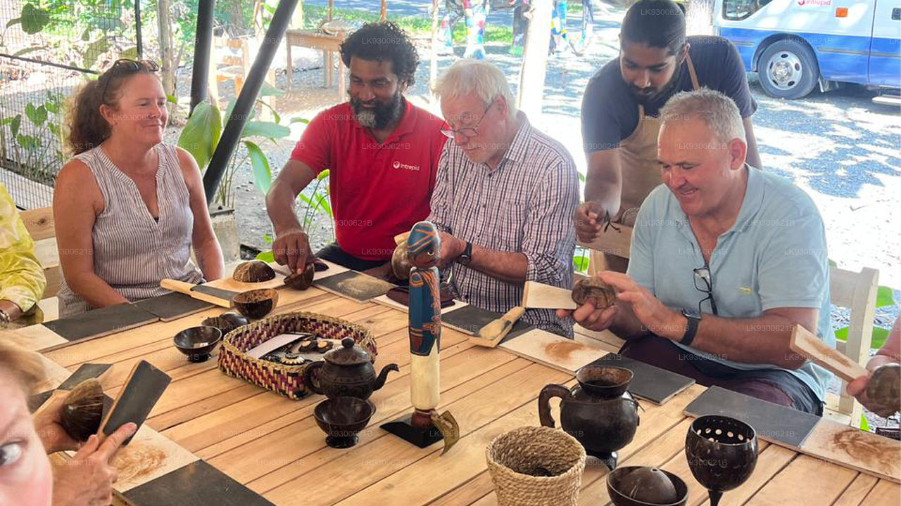 සීගිරියෙන් පොල්කටු සහ උණ බම්බු වලින් ප්‍රායෝගික නිර්මාණ අත්දැකීම්