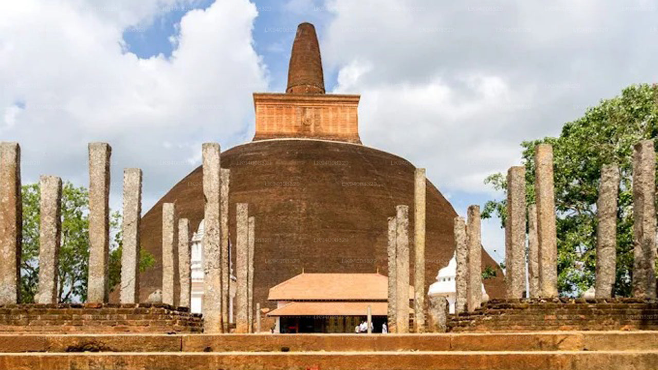 කොළඹ සිට අනුරාධපුර පූජනීය නගරය