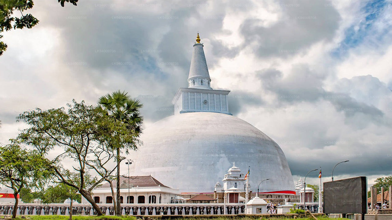 කොළඹ සිට අනුරාධපුර පූජනීය නගරය