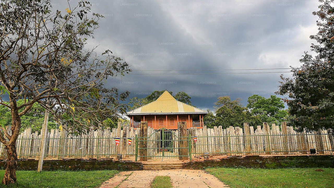 කොළඹ සිට අනුරාධපුර පූජනීය නගරය